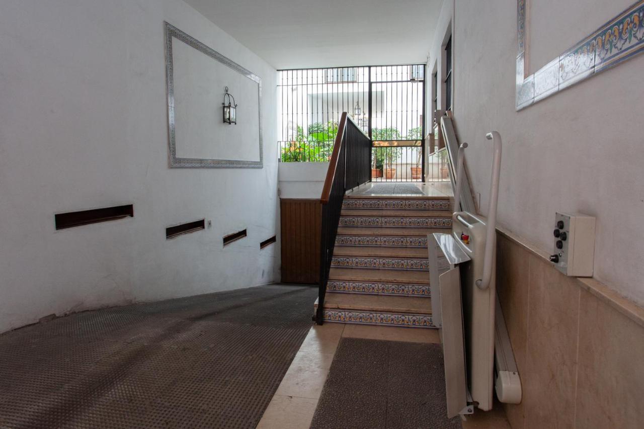 Pikis Apartment Center 1 Sevilla Dış mekan fotoğraf