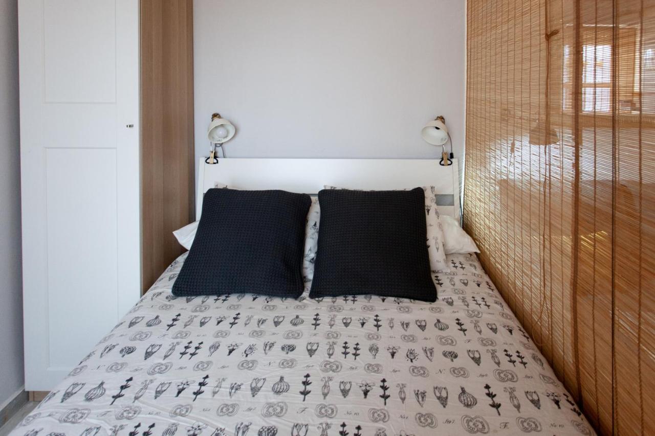 Pikis Apartment Center 1 Sevilla Dış mekan fotoğraf