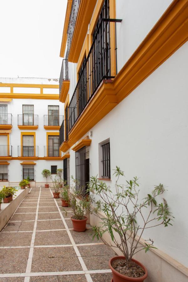 Pikis Apartment Center 1 Sevilla Dış mekan fotoğraf